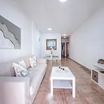 Torrecilla Urban - Modern With Rooftop Pool 아파트 네르하