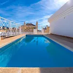 Torrecilla Urban - Modern With Rooftop Pool 네르하